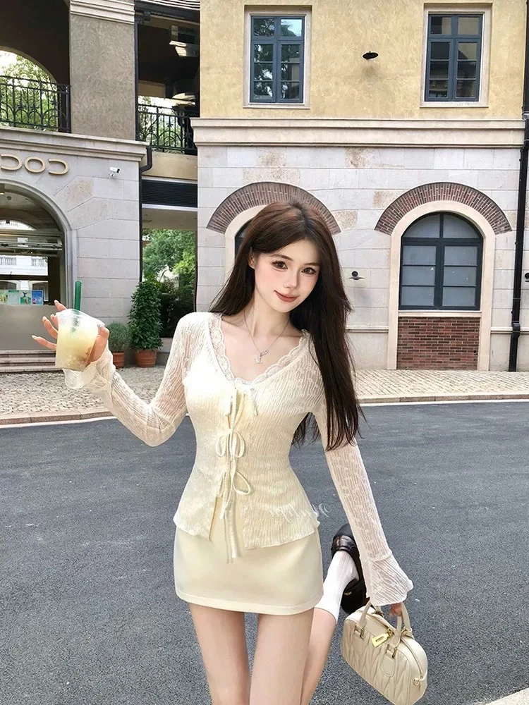 法式蕾丝拼接长袖T恤女秋季设计感小众绑带上衣吊带半身裙子套装