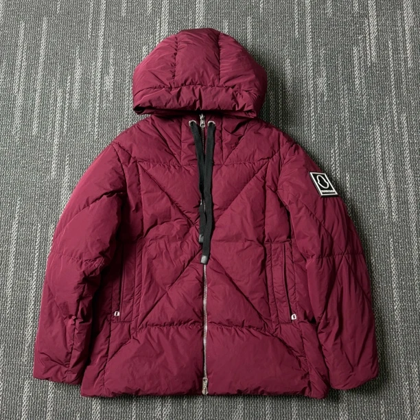 99新 MONCLER 纯色拉链压纹连帽羽绒服/3码/2026