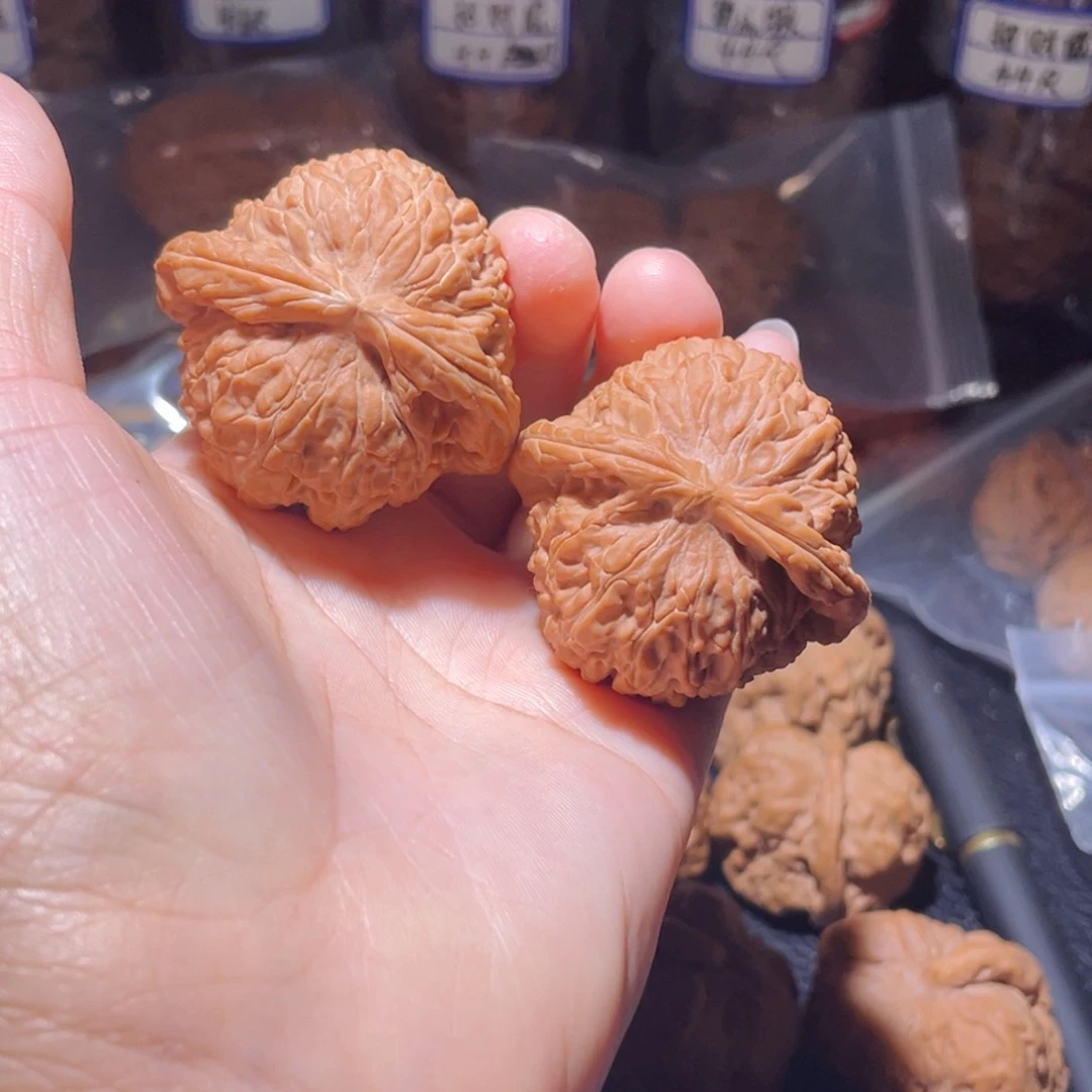 桃核吊坠明*43尺闷白，