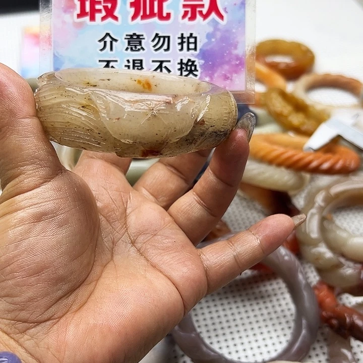 未镶嵌手镯石英岩玉