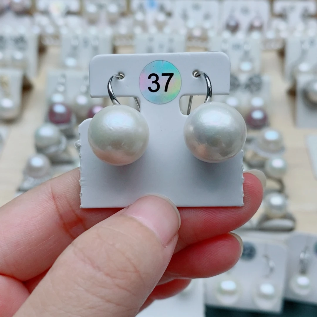 是***光银S925镶嵌耳饰淡水珍珠13.7mm