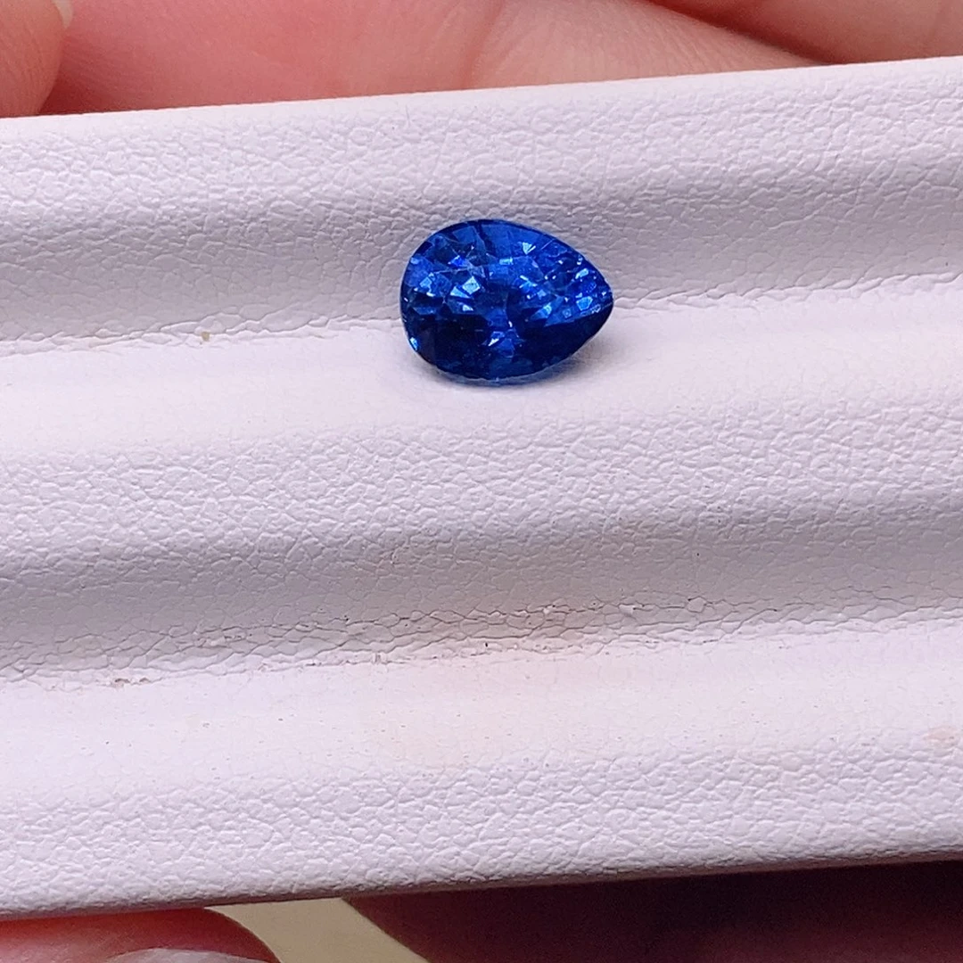 裸石蓝宝石1.8克拉，矢车菊蓝宝石