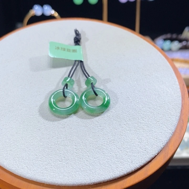 翡翠未镶嵌吊坠(不含链)翡翠冰绿甜甜圈