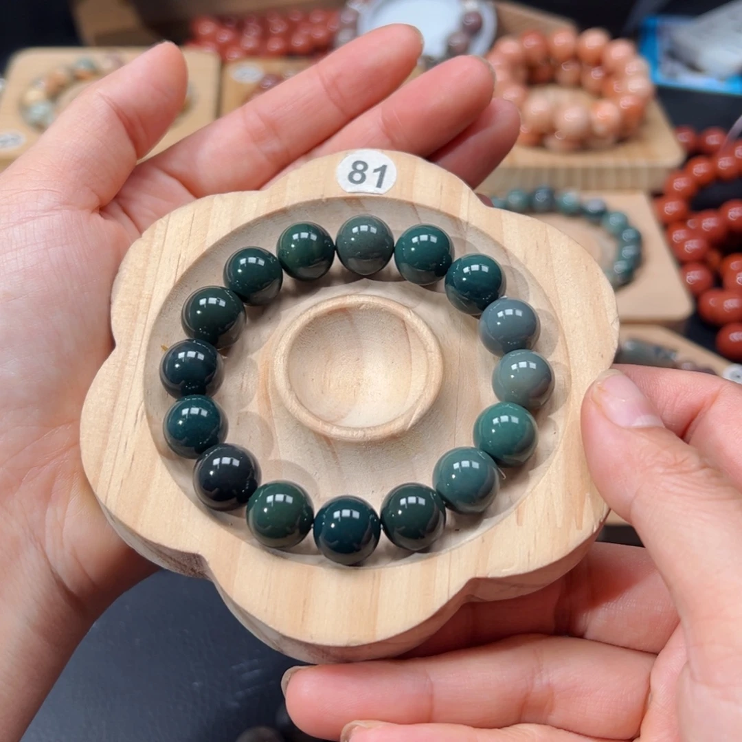 莫***里石英质玉未镶嵌手链177