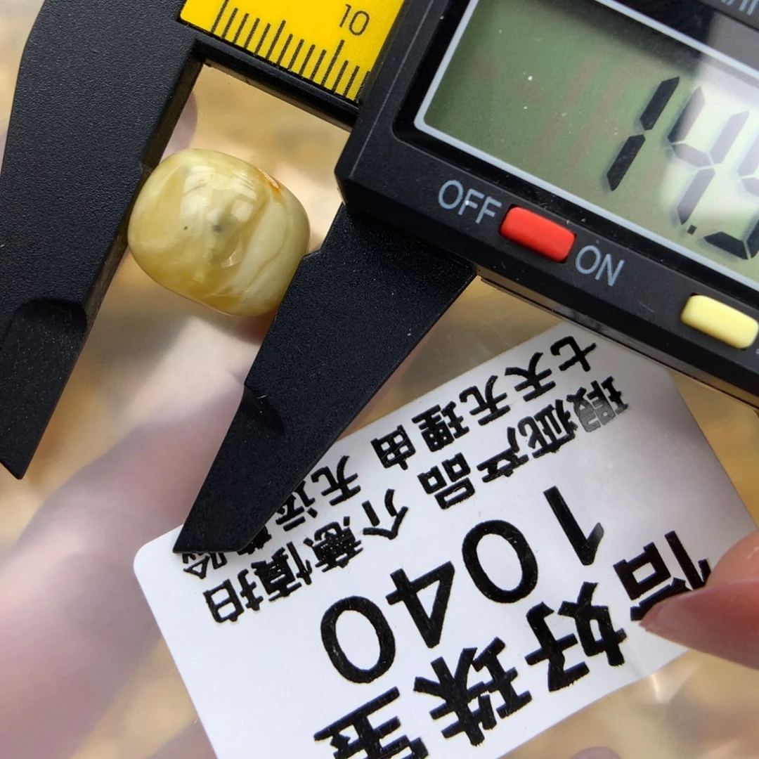 未镶嵌琥珀珠宝奇石