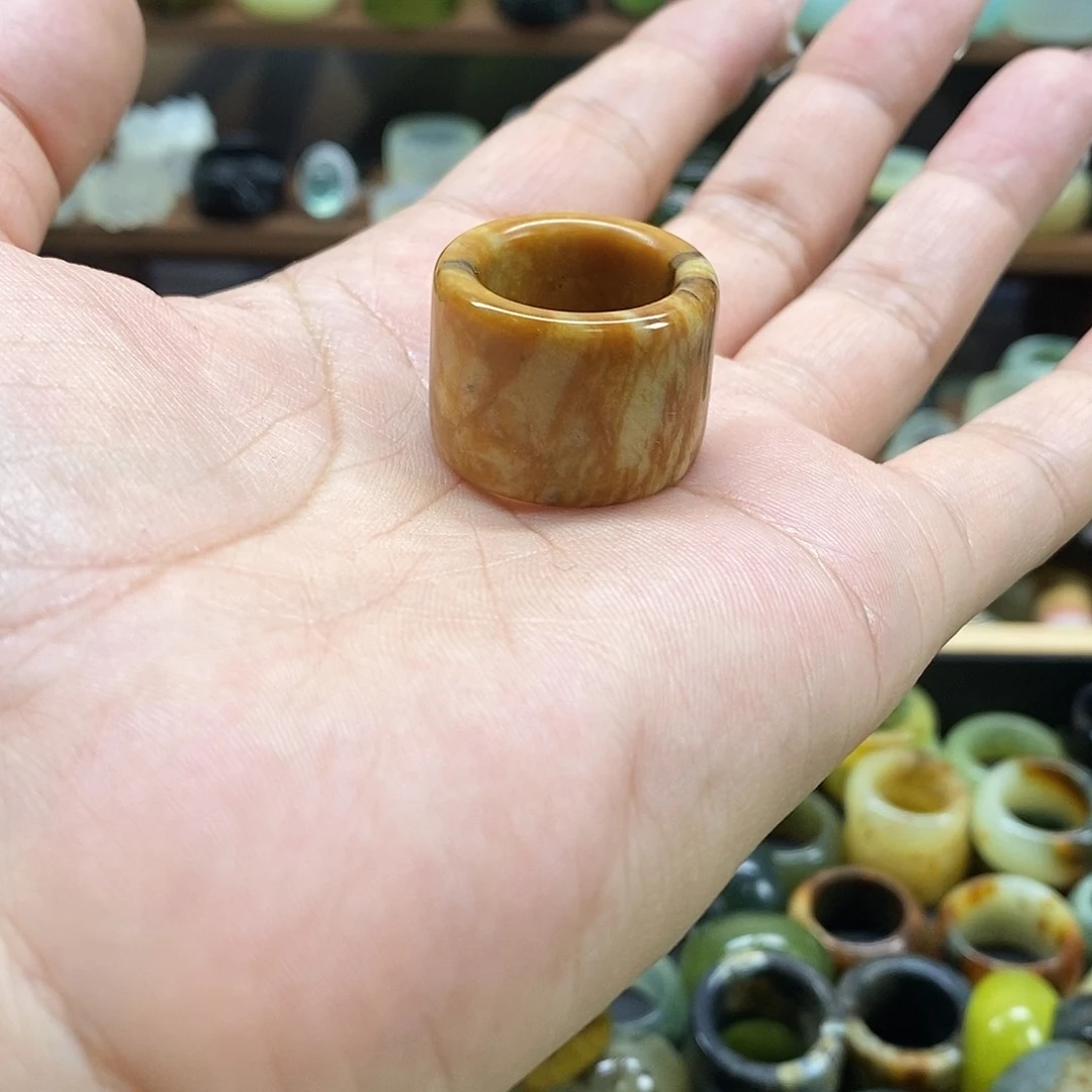 岫玉戒指未镶嵌白**?