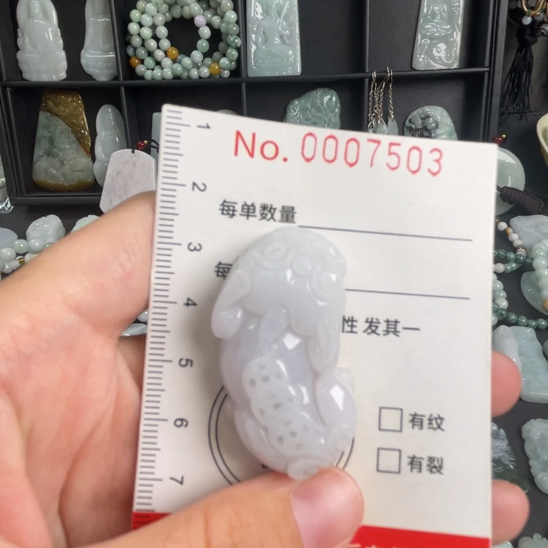 吊坠(不含链)未镶嵌翡翠瑕疵