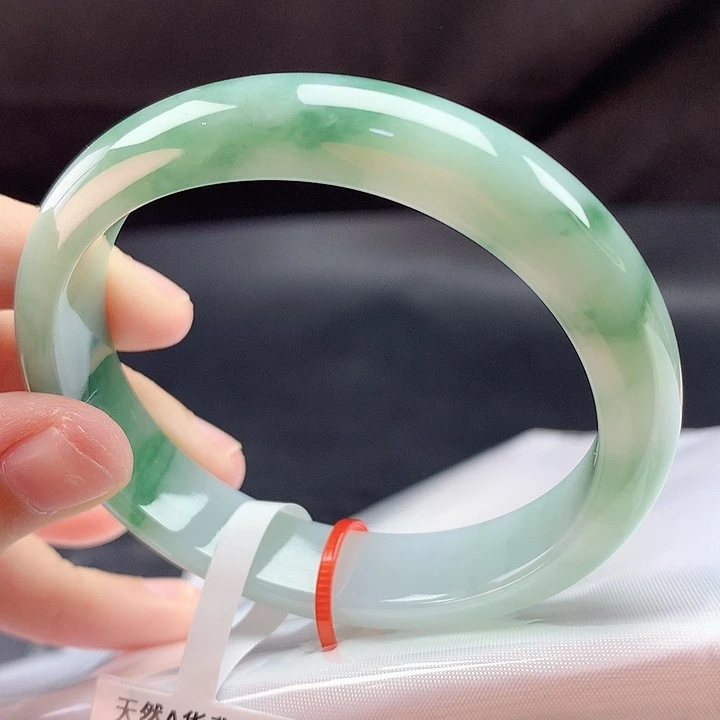 翡翠未镶嵌手镯55贵妃