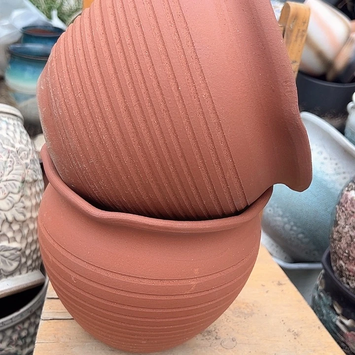 紫泥花盆口20高18。。。。。。。。。。。