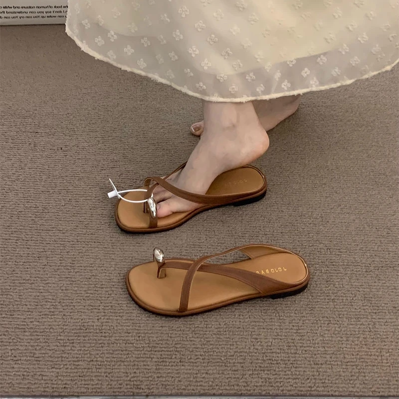 复古晚晚风棕色高级露趾凉鞋仙女鞋子2025新款夏季平底度假凉拖鞋