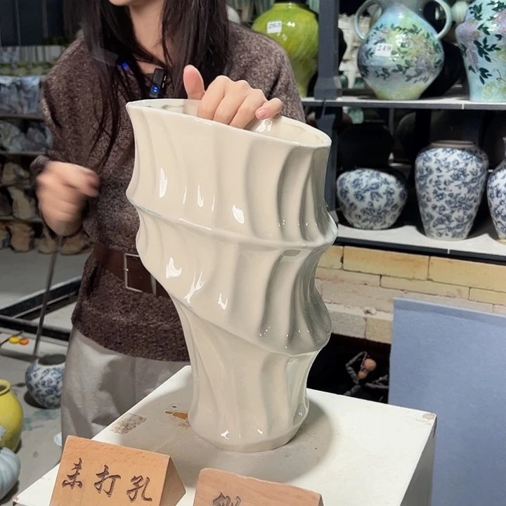 景德镇陶瓷花瓶微瑕