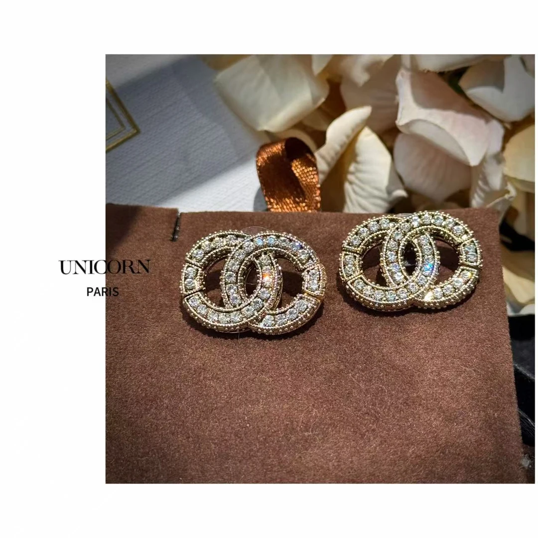 25新款时尚百搭高级感耳钉 ES1768