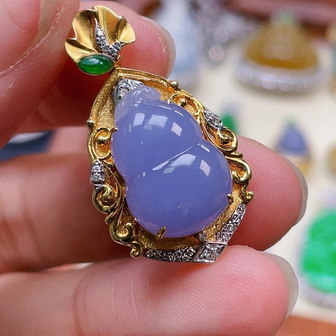 翡翠18K金镶嵌颈饰紫葫芦