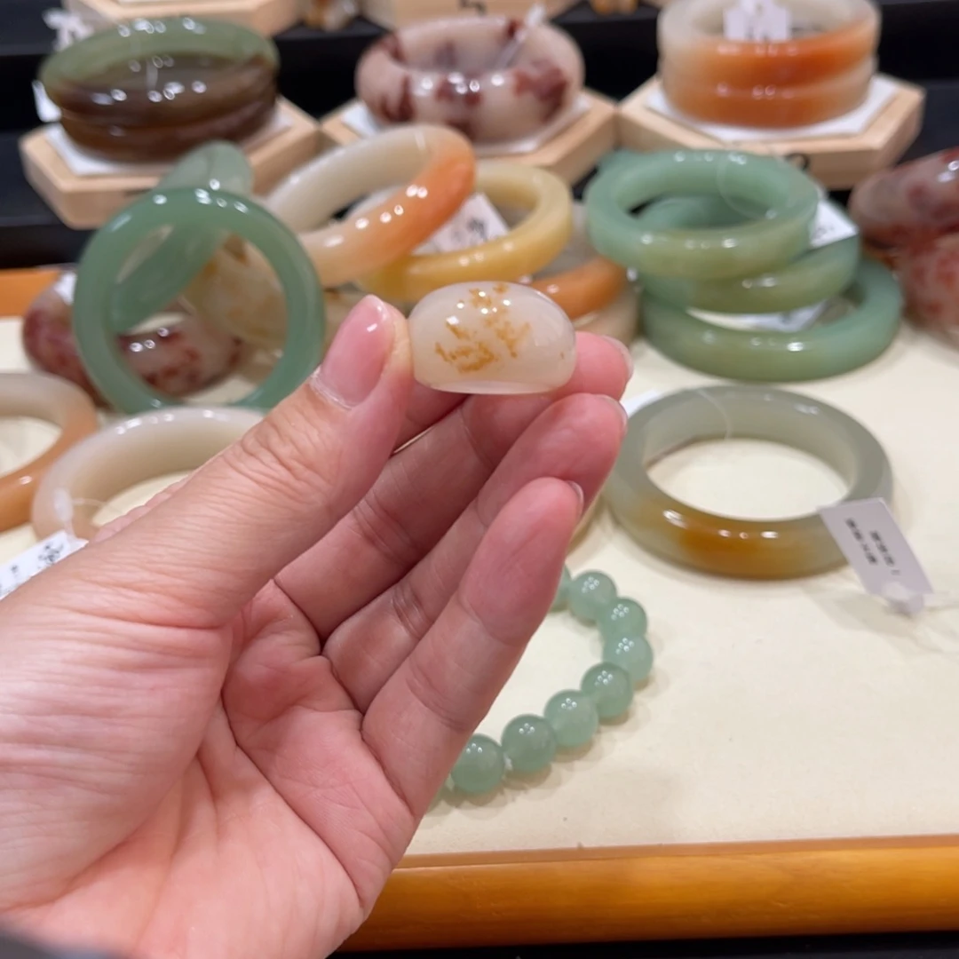 未镶嵌手镯石英质玉