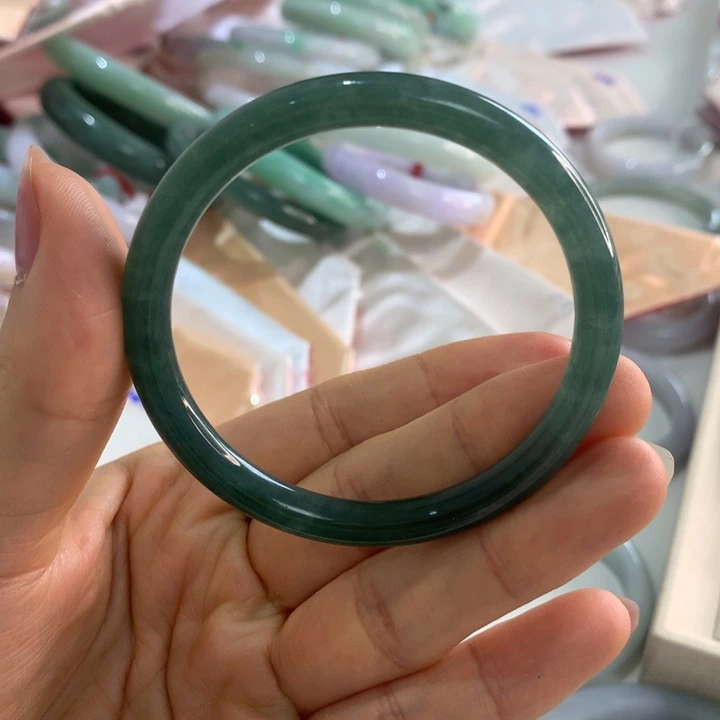 翡翠未镶嵌手镯冰绿圆条52.8