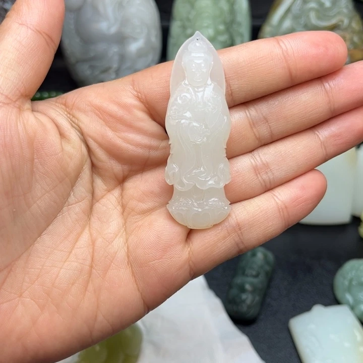 和田玉未镶嵌颈饰