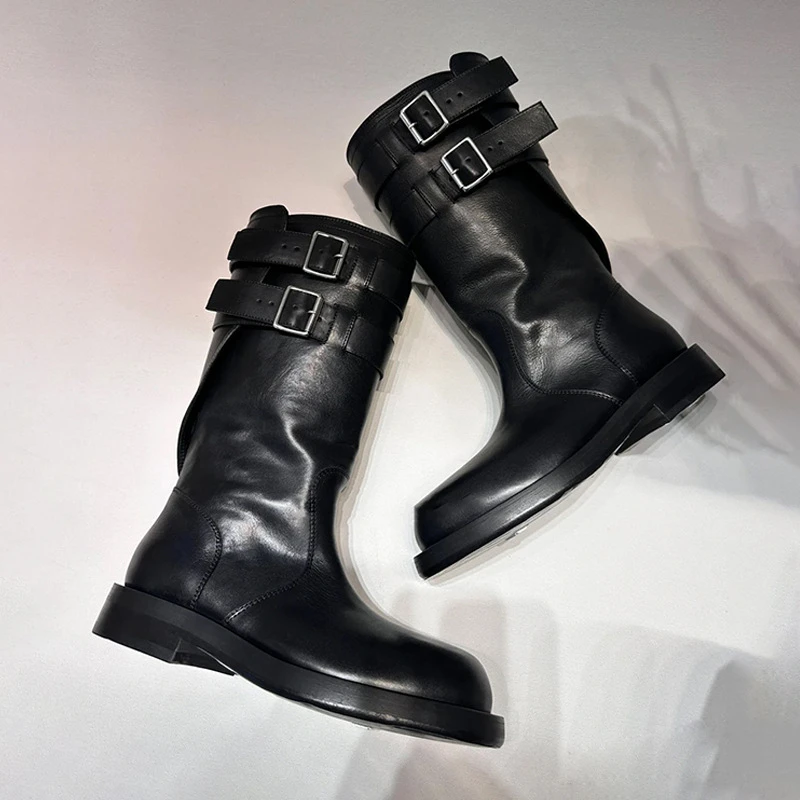 牛皮版~黑色皮带扣长筒靴真皮机车中靴女圆头高筒烟筒帅气骑士靴