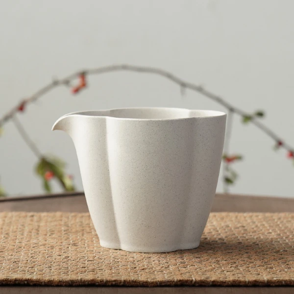 大树精选 |《海棠公道杯》200cc白段泥手工紫砂周边简约公道