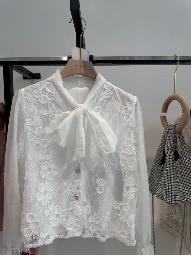 气质款春款蝴蝶领衬衫