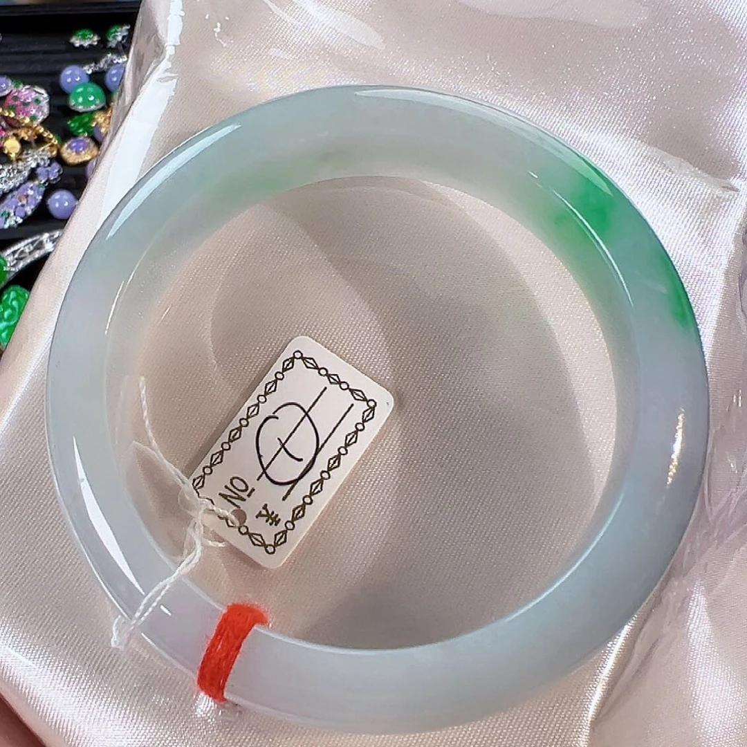 翡翠手镯未镶嵌签收后24小时鉴赏期