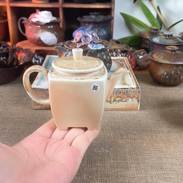 瓷片中白。 方壶。     柴烧。 86号