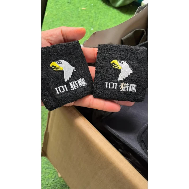 猎鹰101万针刺绣护腕腱鞘吸汗保暖擦汗