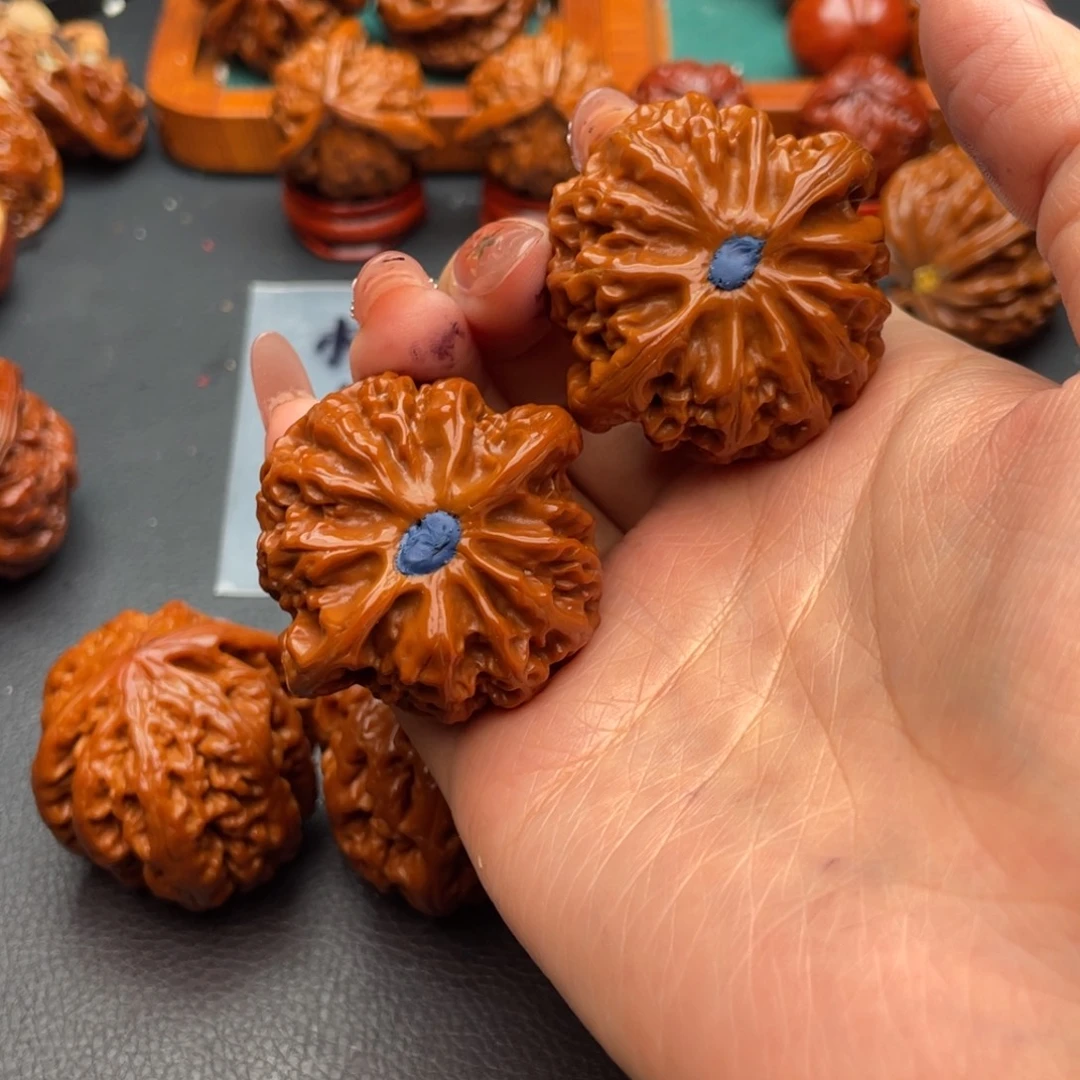 H****文玩核桃把件宫灯