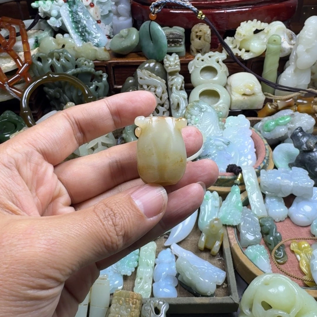 和田玉挂件未镶嵌四**开