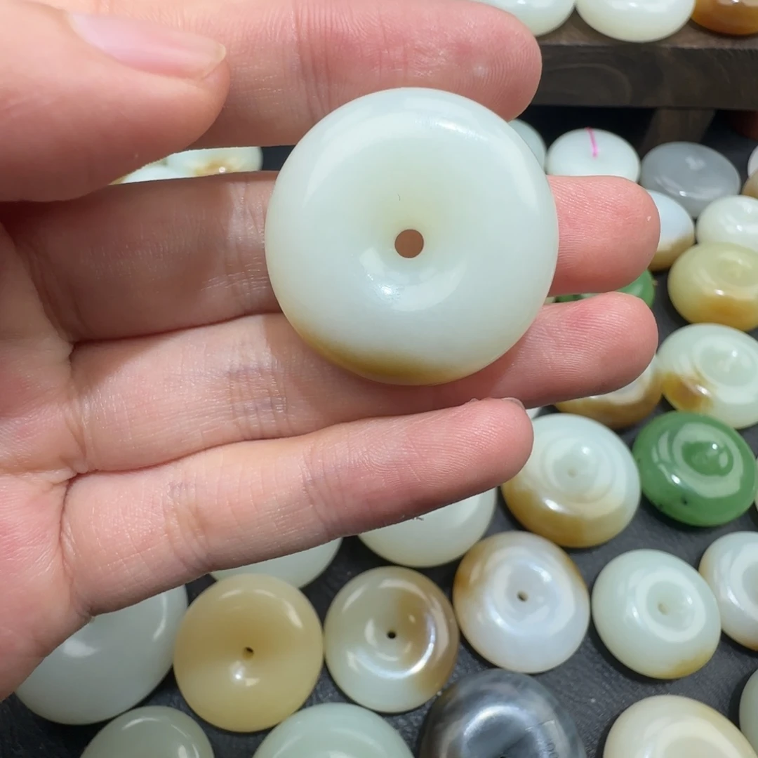 城***光和田玉（糖玉）未镶嵌颈饰