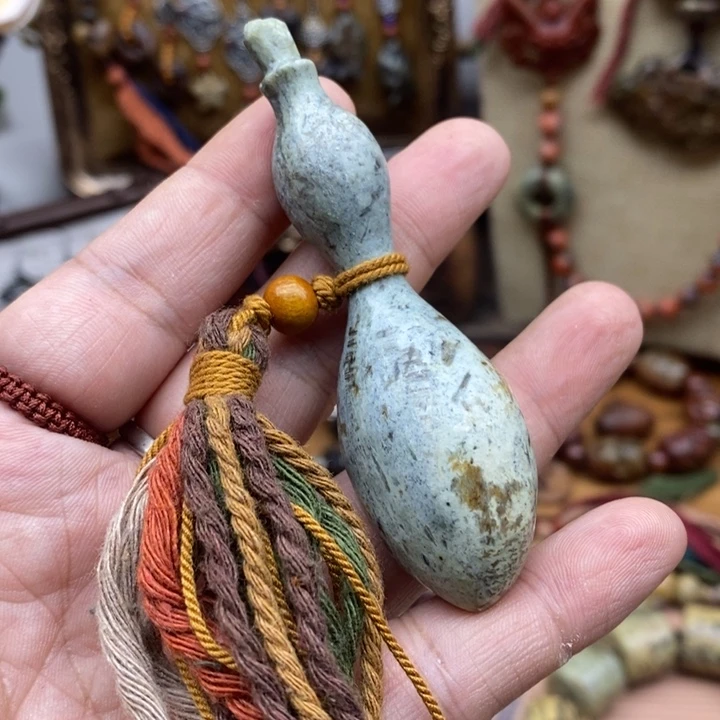 未镶嵌岫岩河磨玉（透闪石质玉）挂件