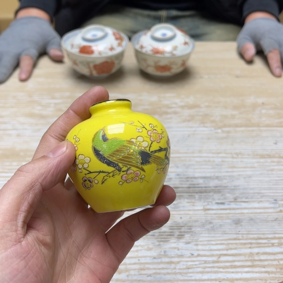 瓷片释*密密麻麻地排列着一个