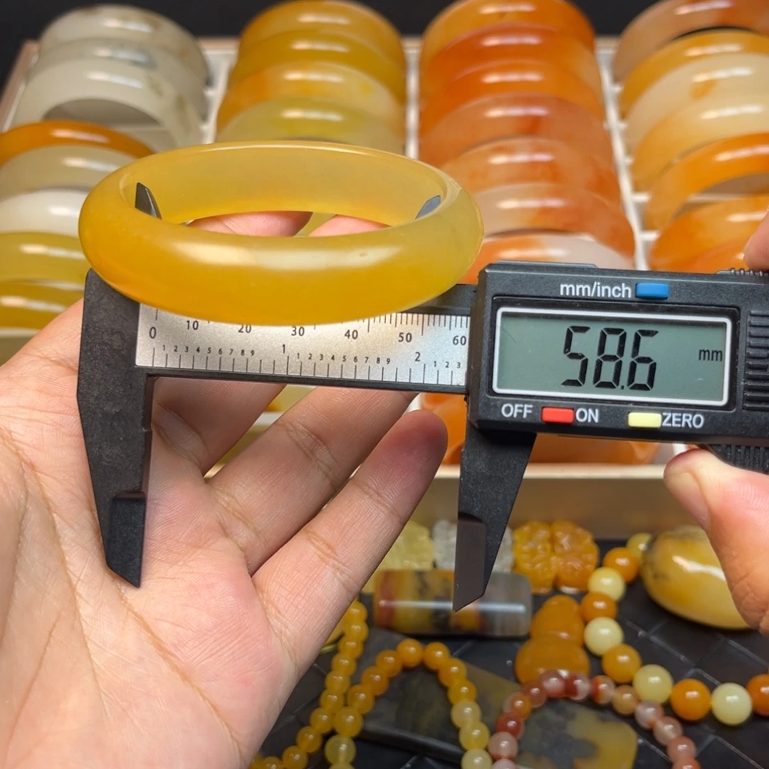 石英质玉（黄龙玉）未镶嵌手镯