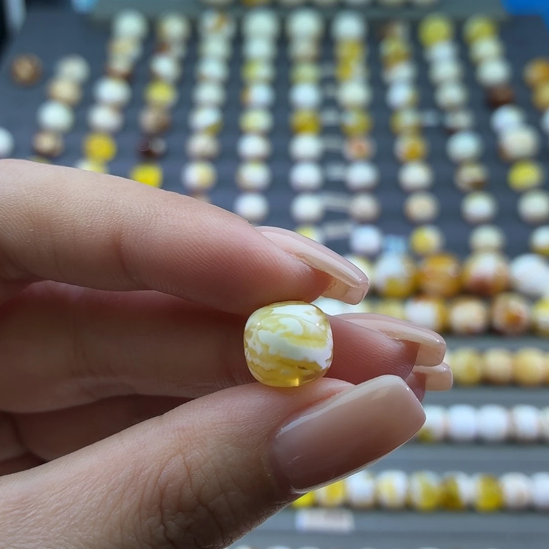 琥珀未镶嵌裸石11*10.2mm