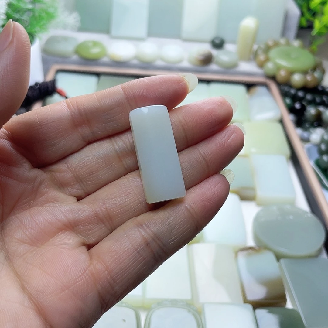 颈饰未镶嵌和田玉（糖玉）独*客