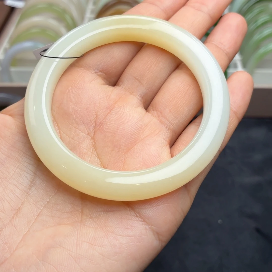 和田玉未镶嵌手镯暖糖蜂蜜水54圈