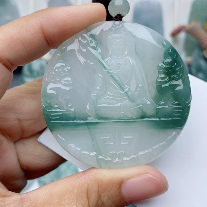 翡翠未镶嵌颈饰文殊