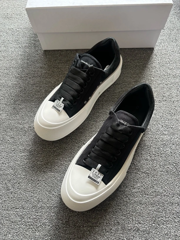 全新未使用 Alexander McQueen/亚历山大·麦昆 男士低帮饼干鞋