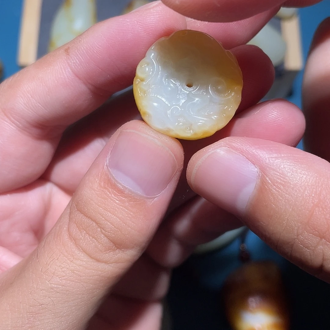 和田玉未镶嵌车挂