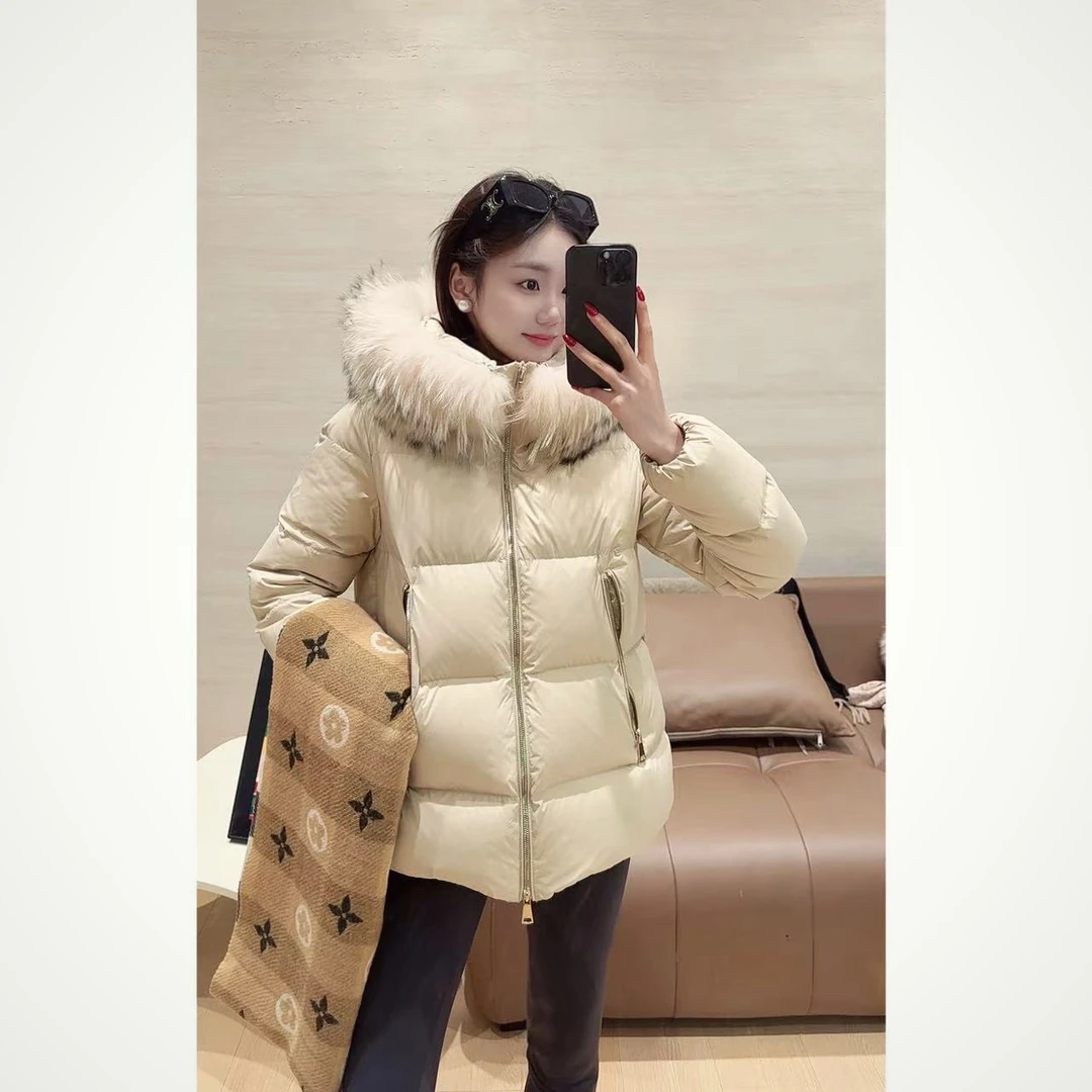 M家2025冬款A字版显瘦鹅绒服女大毛领连帽娃娃款外套HP