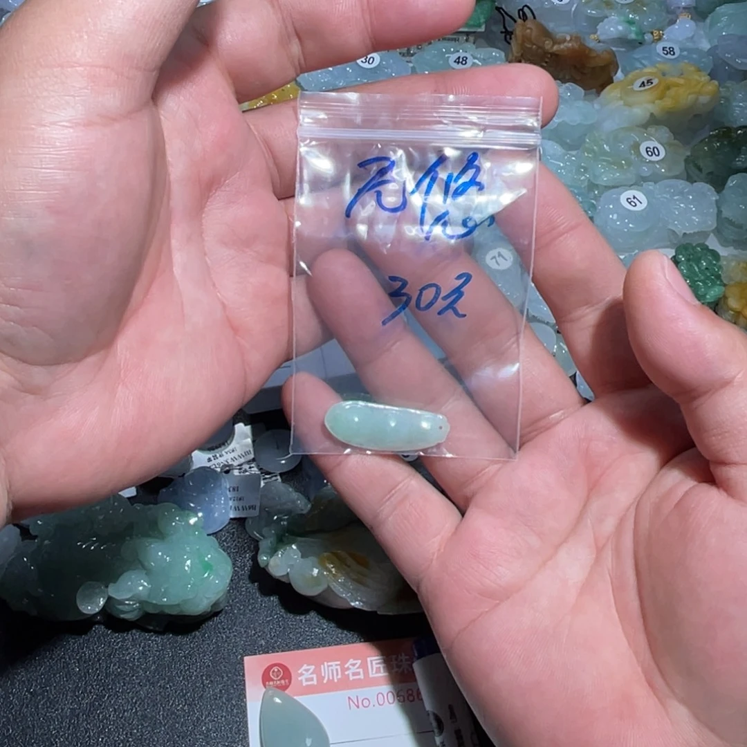 无***郁翡翠未镶嵌颈饰天然