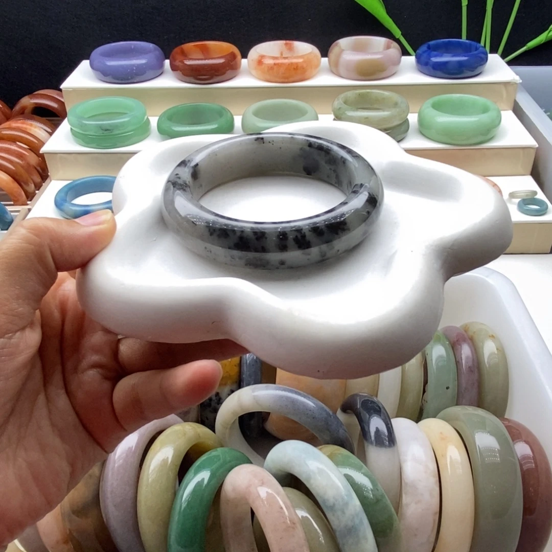 石英岩玉未镶嵌手镯