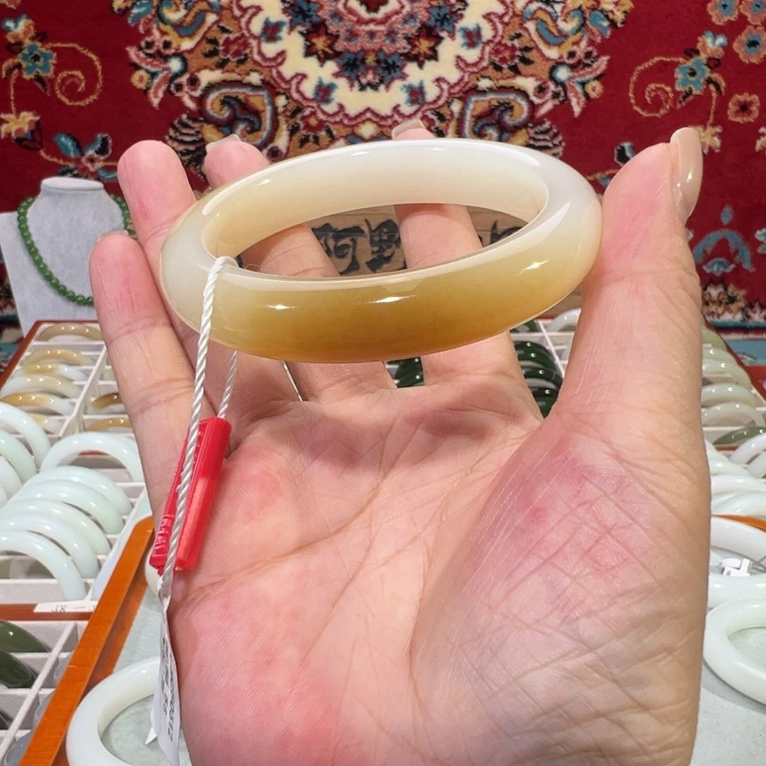 未镶嵌手镯和田玉56新疆金山蜜糖和田玉手镯