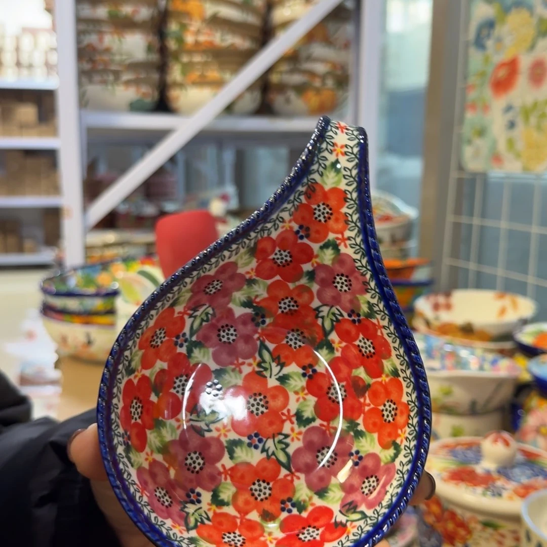 瓷红花手柄碟一只