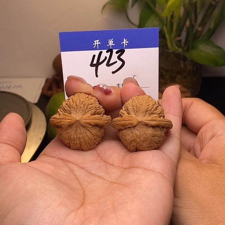 好***生吊坠桃核白狮子36有修s