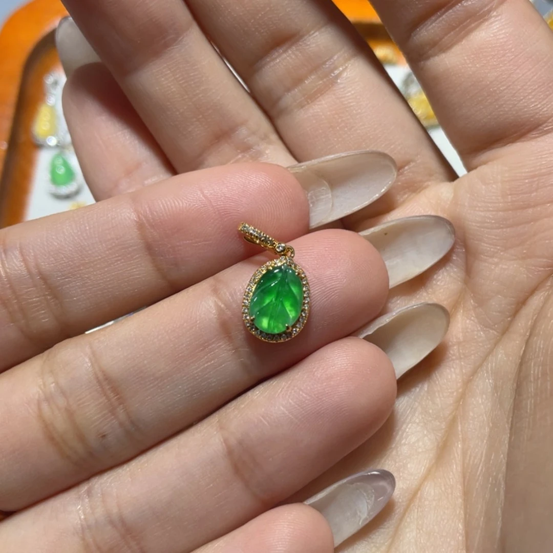 【闪购商品】颈饰18K金镶嵌翡翠