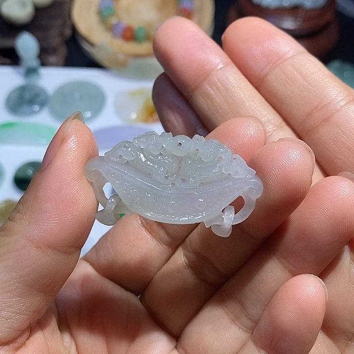 定制翡翠未镶嵌锁