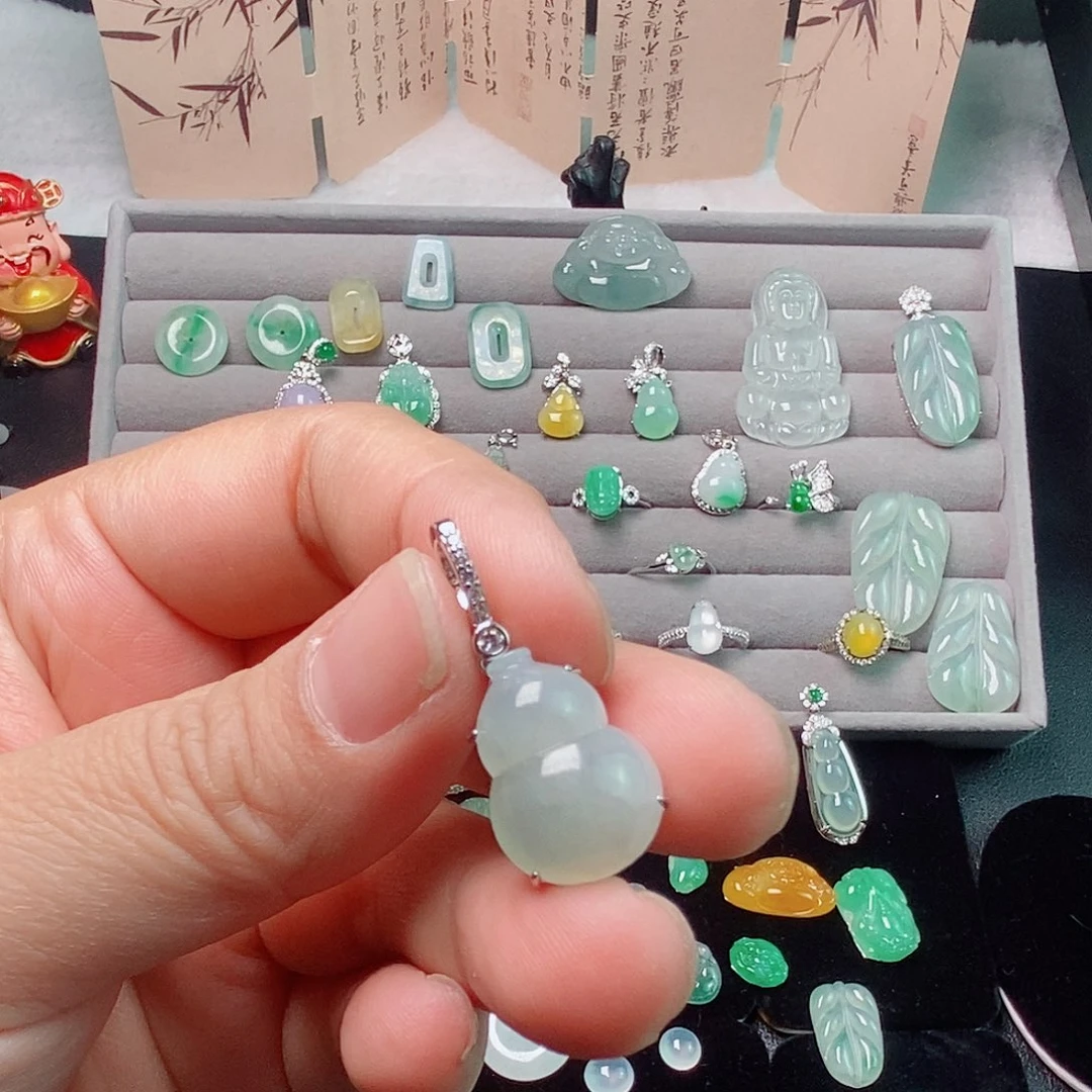 翡翠银S925镶嵌颈饰葫芦