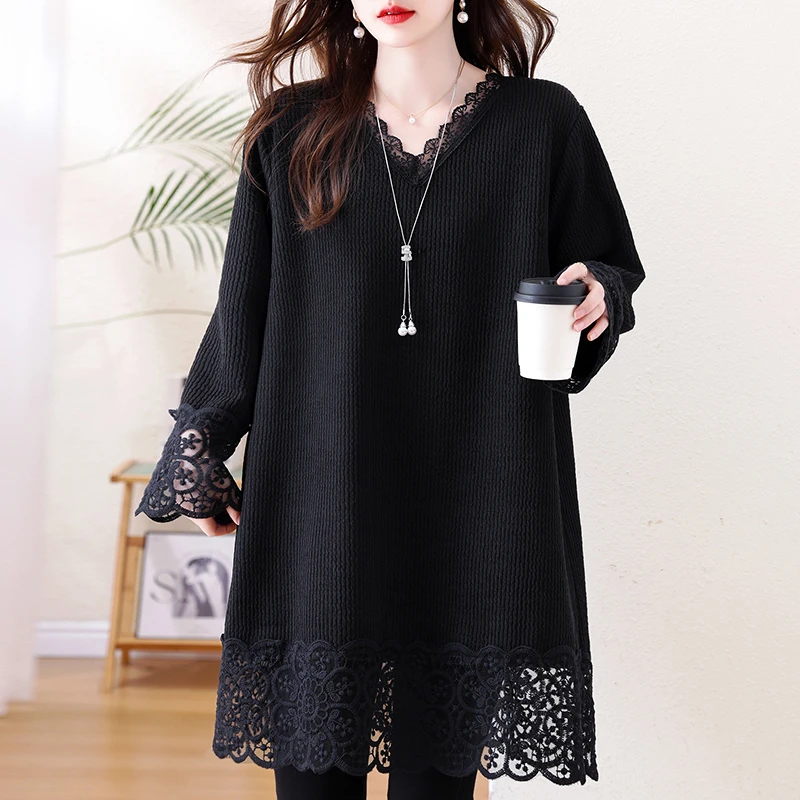 2026年春秋大码V领中长款针织拼接蕾丝钩花宽松遮屁股洋气上衣女