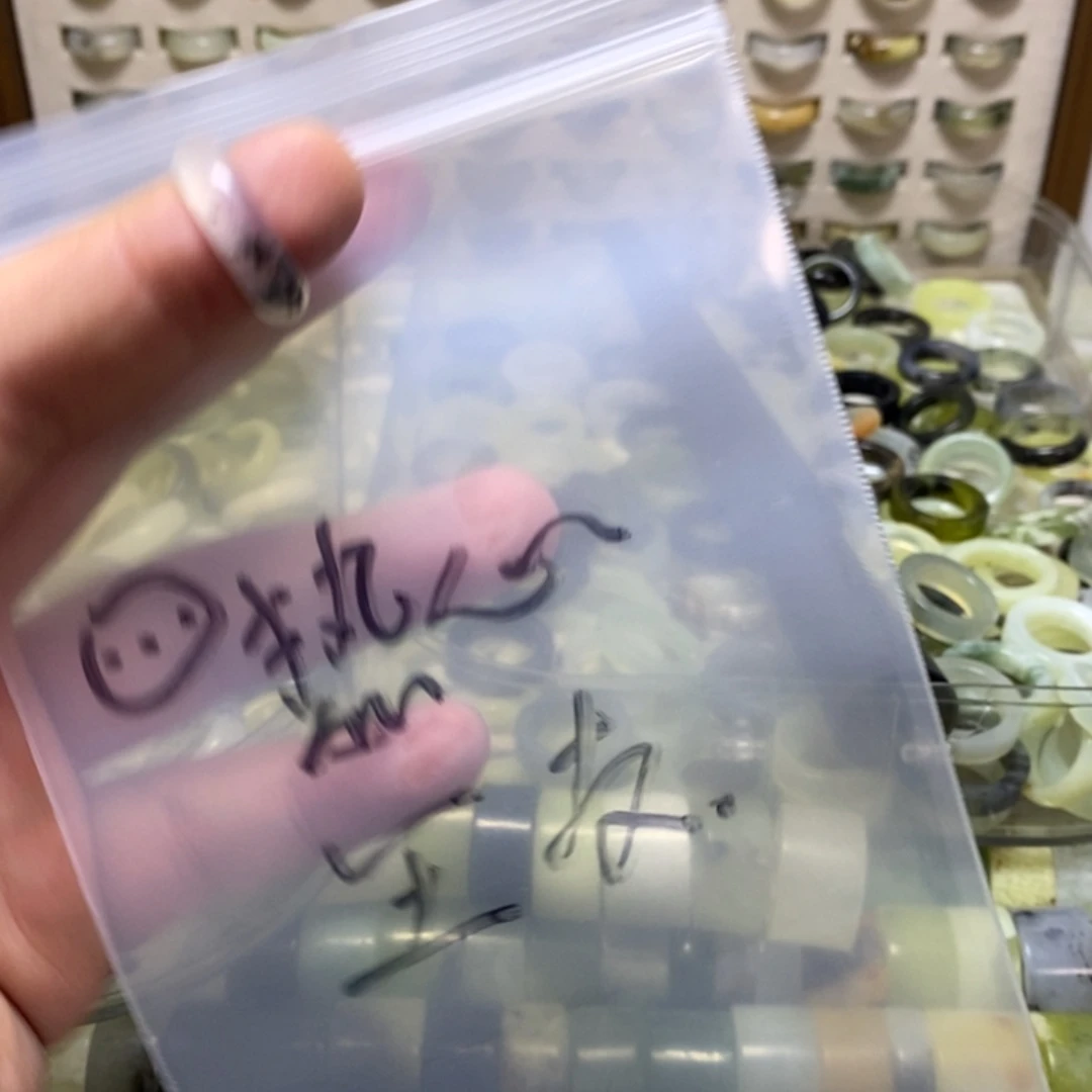 ****友蛇纹石玉未镶嵌戒指