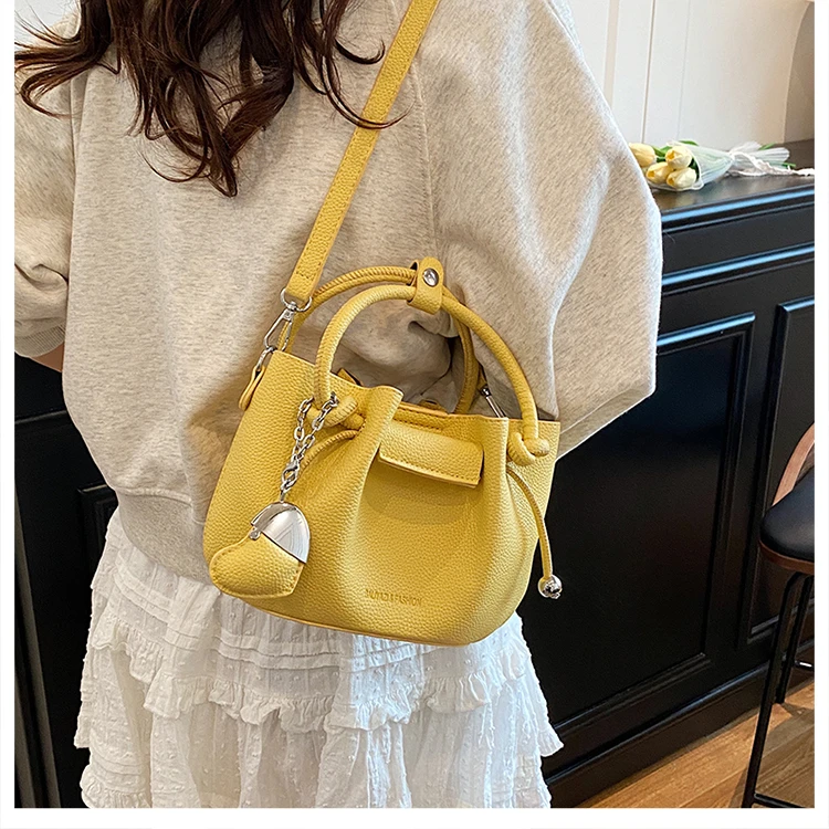 高级感手提水桶包包女式2025夏季潮时尚百搭上班通勤斜挎包子母包